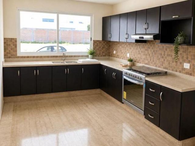 CASA EN VENTA DE 4 HABITACIONES EN LOMAS DE ANGELOPOLIS CASCATTA 1