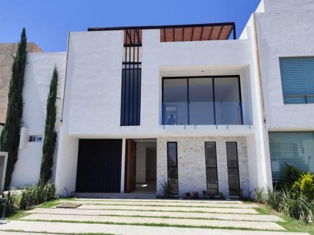 Casa en venta de 4 habitaciones en Valle del Sol II