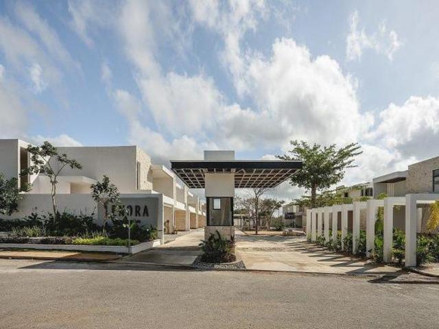 Casa en Venta de 4 Recamaras en Privada en Temozón Norte, Mérida Yucatán