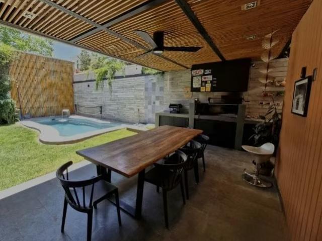 Casa en venta de 4D 4B. La Reina, Maria Monvel | 4 dormitorios por 15900.00 en La Reina