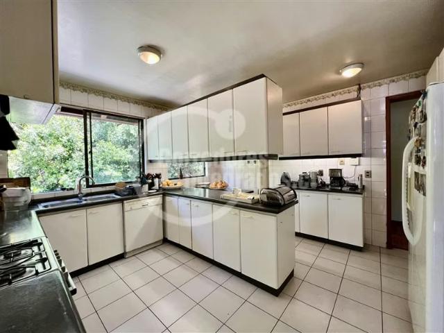 Casa en venta de 5 dorm. En Lo Barnechea. Condominio. Colegios | 5 dormitorios por 19500.00 en Lo Barnechea