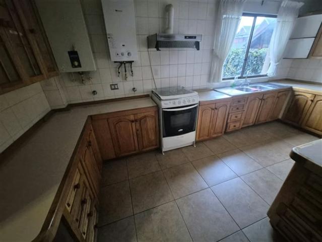 Casa en venta de 5 dorm. En Los Angeles | 5 dormitorios por 330000. 00 en Los Ángeles