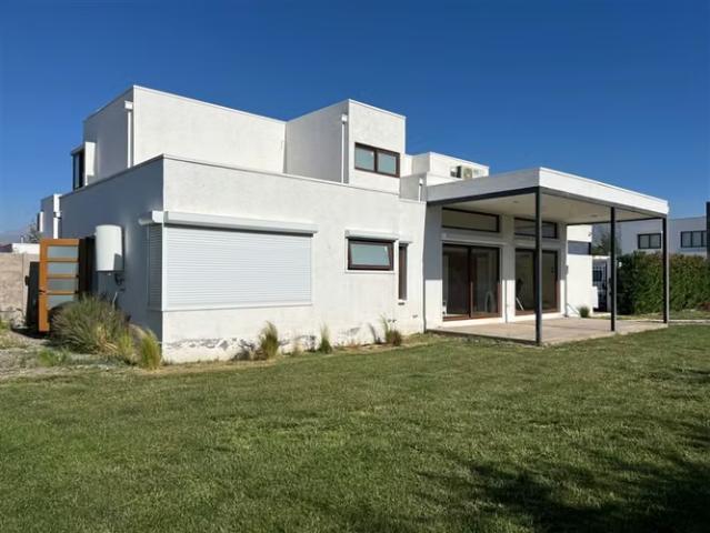 Casa en venta de 5 dorm. En Rinconada | 5 dormitorios por 8500.00 en Rinconada