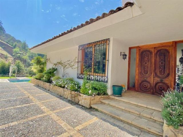 Casa en venta de 5 dormitorios en vitacura