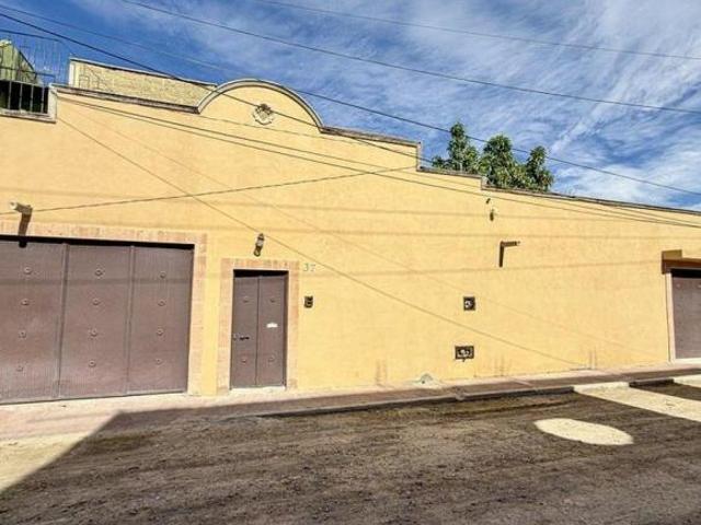 Casa en venta de 5 recámaras con jardín amplio en San Miguel de Allende