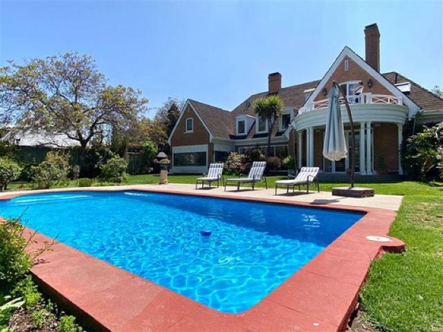 Casa en venta de 6 dorm. en vitacura