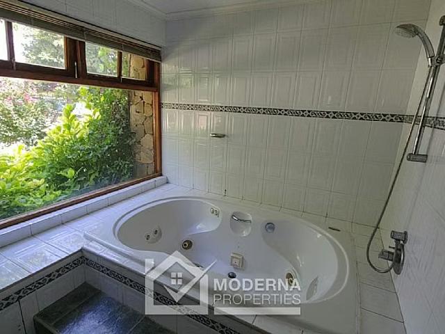 Casa en venta de 6 dorm. En La Cruz | 6 dormitorios por 1650000. 00 en La Cruz