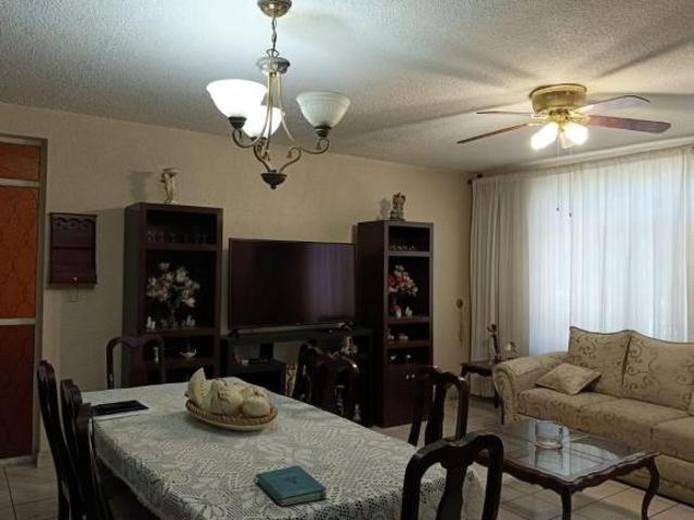 Casa en Venta de 8 Recámaras Jardines de Santa Elena Aguascalientes
