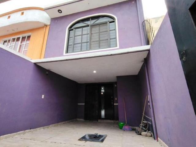 Casa en venta dentro de una privada