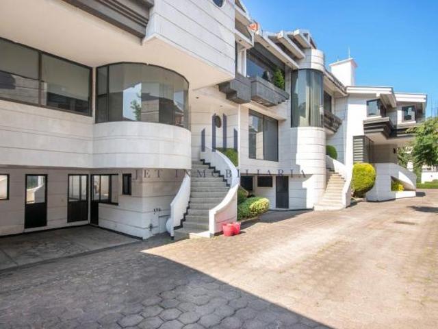 Casa en venta dentro de condominio horizontal Interlomas
