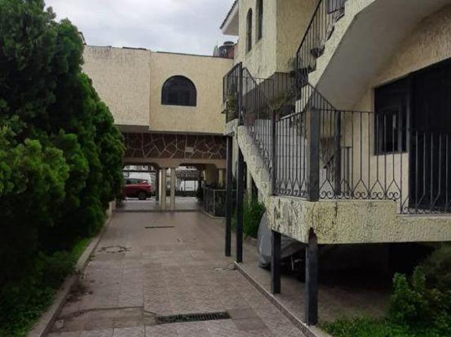 Casa en venta dentro de Coto a solo 3 minutos de estación de tren dermatológico en Zapopan Jal