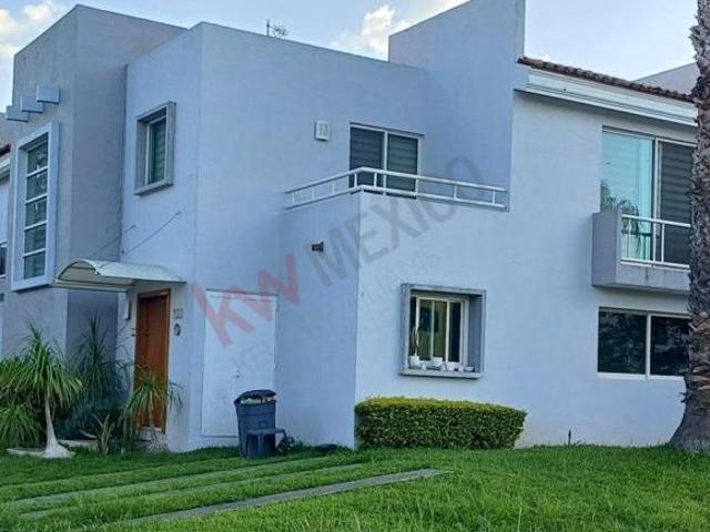 CASA EN VENTA DENTRO DE COTO EN JARDÍN REAL, ZAPOPAN