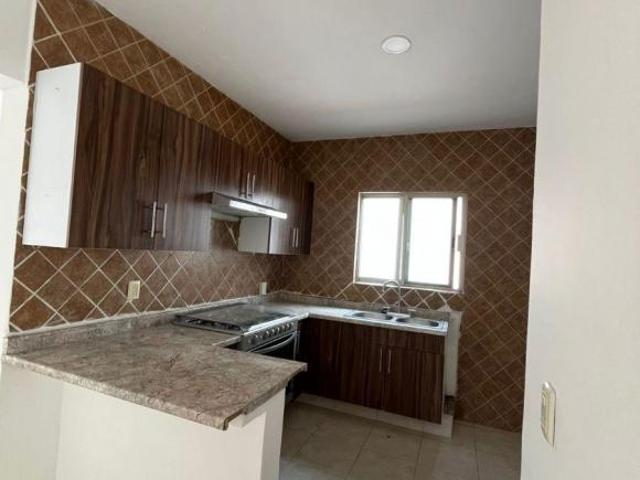 CASA EN VENTA DENTRO DE COTO EN JARDÍN REAL, ZAPOPAN
