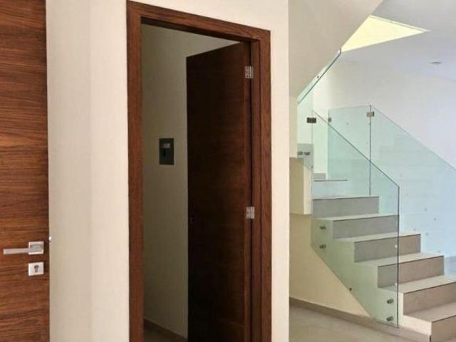 Casa en venta dentro de coto en La Tijera