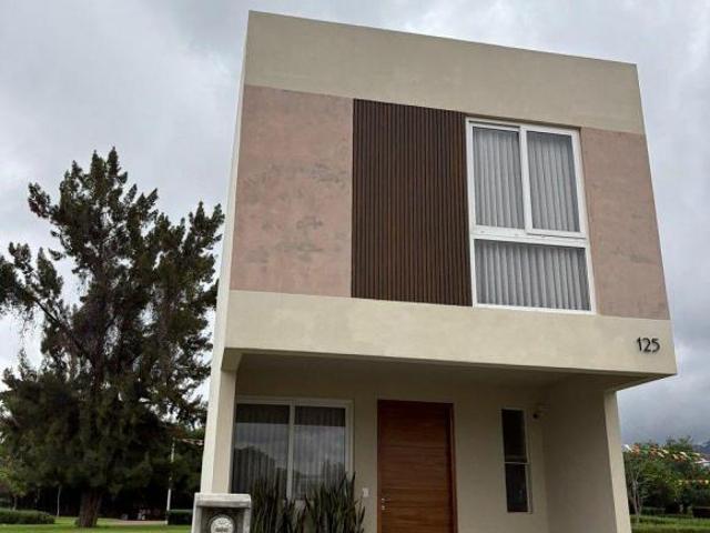 CASA MADEIRA EN VENTA DENTRO DE COTO EN ZAPOPAN CERCA DE PERIFERICO SUR