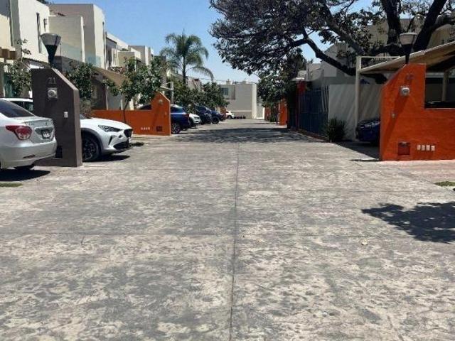 VENTA DE CASA DENTRO DE COTO