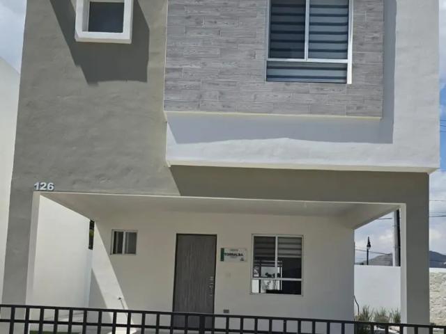 CASA EN VENTA DENTRO DE FRACC. EN RAMOS ARIZPE
