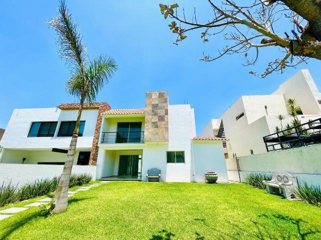 Casa en venta dentro de fraccionamiento, alberca com?n, JIutepec