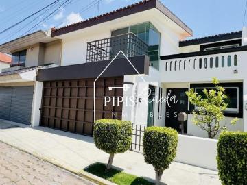 Casa en venta dentro de fraccionamiento Arcos del Sur en Zavaleta Puebla