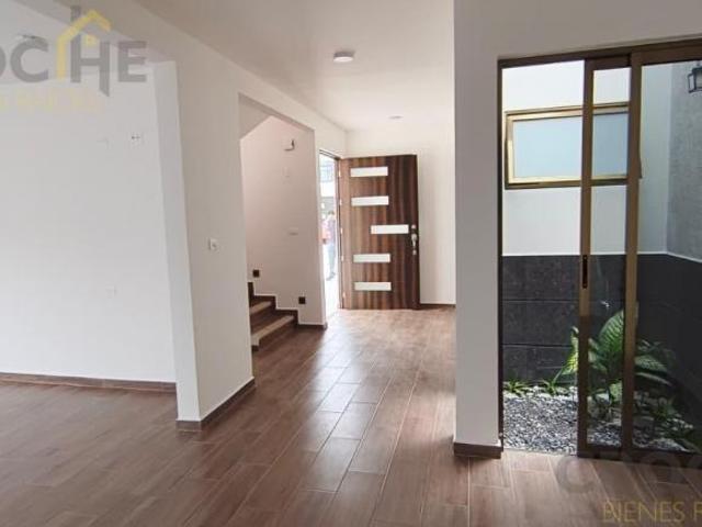 CASA EN VENTA DENTRO DE FRACCIONAMIENTO PRIVADO ZONA FEMSA EN COATEPEC VERACRUZ