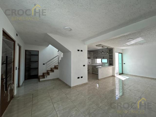 CASA EN VENTA DENTRO DE FRACCIONAMIENTO PRIVADO EN COATEPEC, JUNTO A PLANTA DE COCA COLA