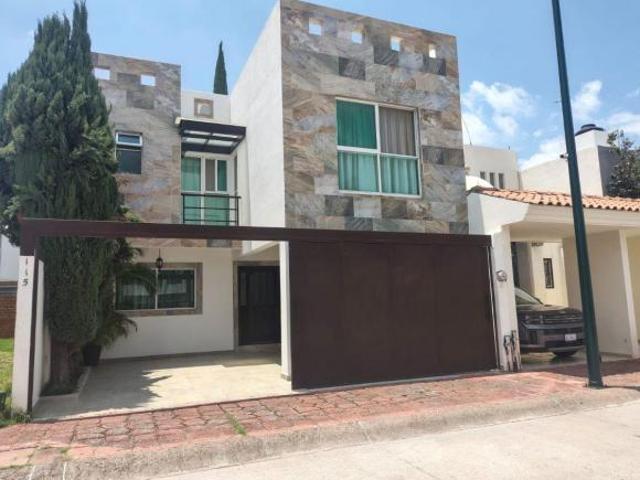 Casa en venta dentro de privada con vigilancia en Leon. Zona este. Universidad ibero y hospitales