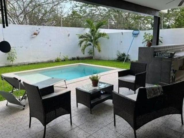 Casa en venta dentro de Privada Parque Central