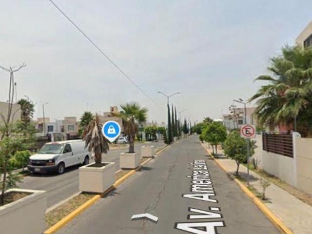 CASA EN VENTA DENTR