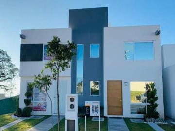 Casa En Venta dentro del Fraccionamiento Lomas del Pedregal Galaxia la Calera en Puebla