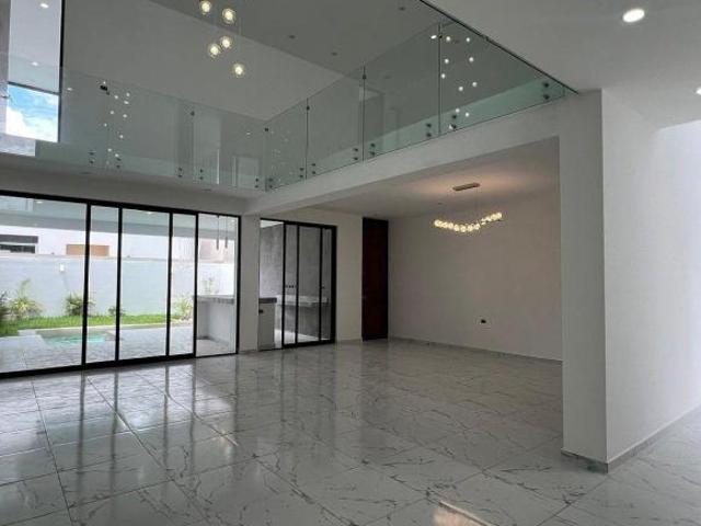 CASA EN VENTA DISEÑO MODERNO EN PRIVADA SOLUNA MERIDA YUCATAN