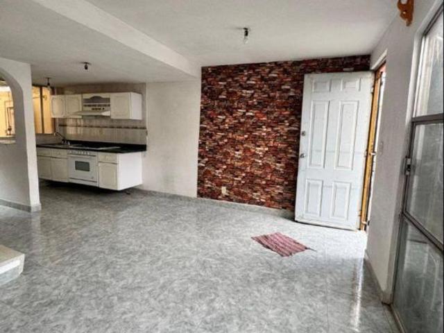 Casa en venta disponible en Sauces 48, Floresta, 56420 Los Reyes Acaquilpan, Méx