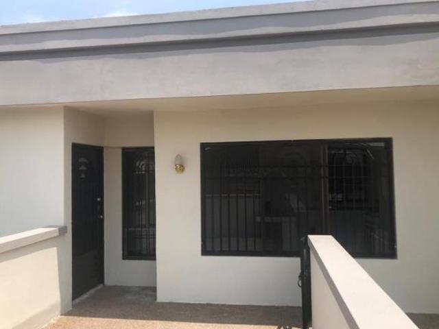 CASA EN VENTA DIVIDIDA EN 2 DEPARTAMENTOS EN MONTERREY