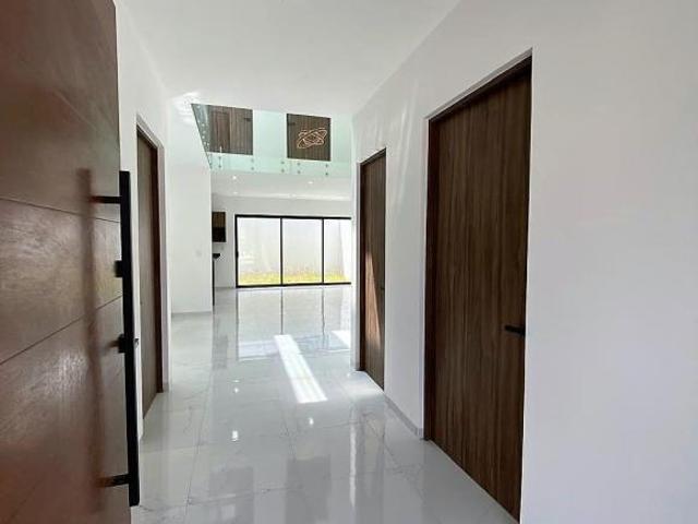 CASA EN VENTA DOBLE ALTURA CAÑADAS DEL ARROYO, CORREGIDORA QRO