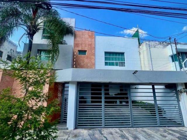 Casa en Venta – Excelente Ubicación en Jardines del Sol