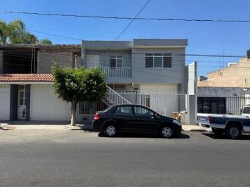 Casa en venta excelente ubicación, ideal para vivienda o negocio en Loma Bonita 2 habitaciones 2 bañ