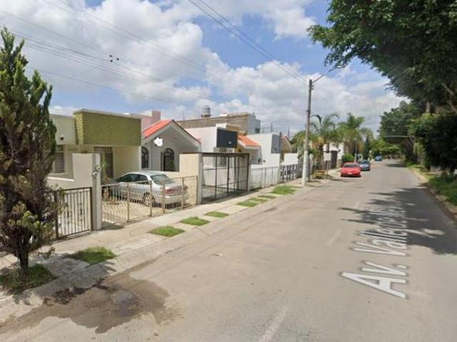 CASA EN VENTA EN JARDINES DEL VALLE ¡EXCELENTE OPORTUNIDAD DE INVERSIÒN RECUPERACIÒN HIPOTECARIA!