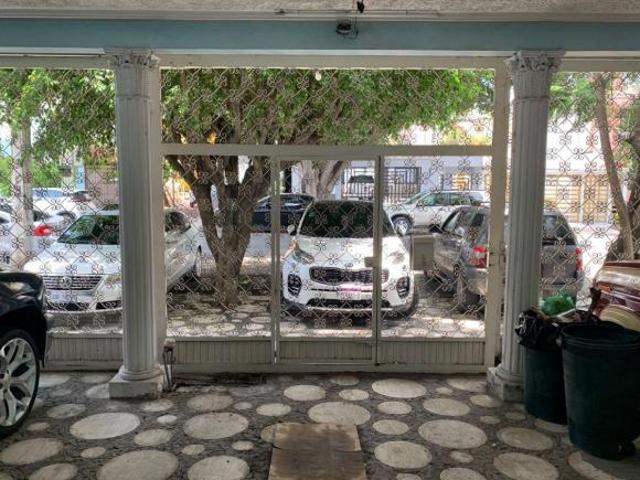 Casa en Venta excelente para negocio de renta de espacios habitacionales, oficinas, etc