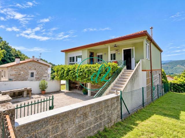 Casa en venta en Muíños. CASA DE PUEBLO CON 1.200 m2 DE PARCELA, ANEXOS Y GRAN POTENCIAL EN MUIÑOS OURENSE. REF 1508. Casas.