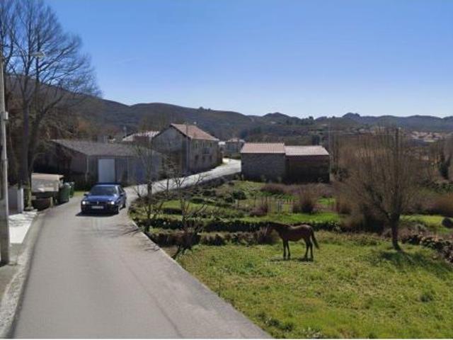 Casa en Venta en Muiños, Galicia Oportunidad de Inversión