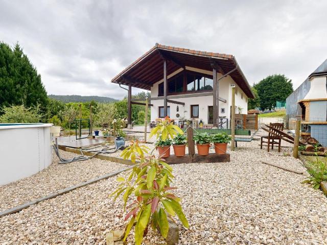 Chalet en venta en Mungia. Exclusiva Explotación Agrícola en Venta 15 Hectáreas de Producción y Privacidad Absoluta. Chalets.