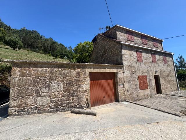 Casa en venta en Muros. CASA DE PIEDRA RESTAURADA EN LUGAR DE RIOMAO, AYUNTAMIENTO DE MUROS. Casas.