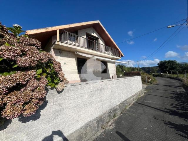 Casa en venta en Muros. Vivienda en Esteiro Muros con vistas al mar, se distribuye en dos plantas superficie total 160 Planta baja 90 y Planta alta 70 ade. Casas.