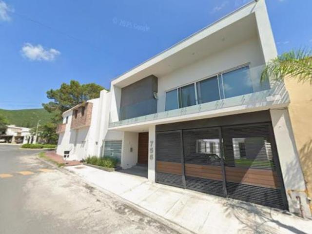CASA EN VENTA EN MURALISTAS COUNTRY LA SILLA