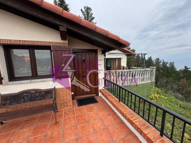 Casa en venta en Mutriku. EXCLUSIVA PROPIEDAD INDEPENDIENTE EN MUTRIKU UN PARAÍSO FRENTE AL MAR, CON 16.000 m DE TERRENO, PISCINA Y VISTAS A LA PLAYA DE DEB. Casas.