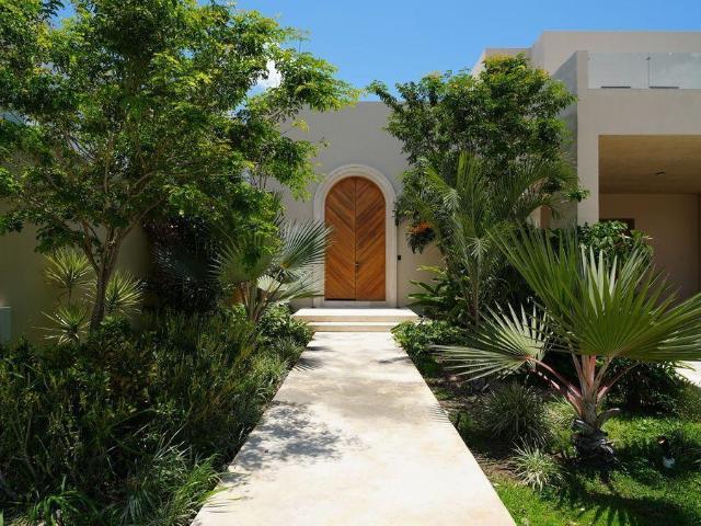 CASA EN VENTA EN M?RIDA EN PRIVADA NORTEMERIDA CON ACABADOS DE LUJO CON ALBERCA
