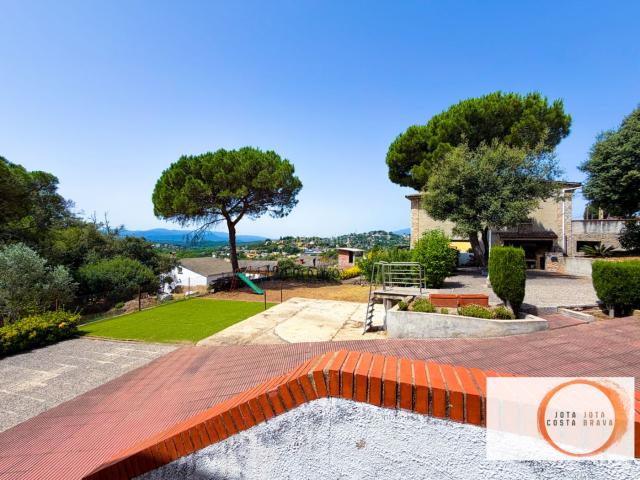 Casa en venta en Maçanet de la Selva, Residencial Park. CASA DE 4 HABITACIONES CON TERRENO GRANDE Y VISTAS EN MACANET. Casas Maçanet de la.