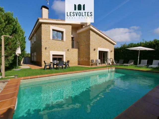 Casa en venta en Madremanya. Casas.