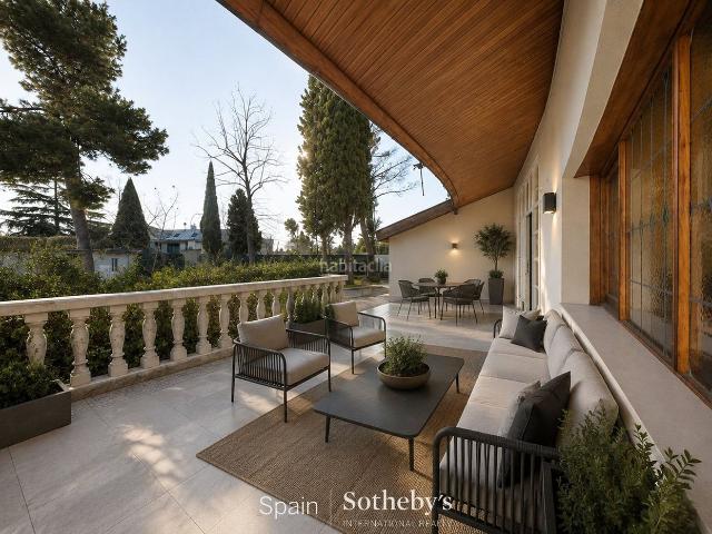 Casa en venta en Madrid, Conde Orgaz Piovera. Parcela línea institucional, comercial o dotacional. Casas.