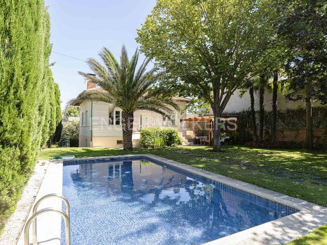 Casa en venta en Madrid, La Florida El Plantío. Coqueto y exclusivo unifamiliar, su oasis junto a Madrid. Casas.