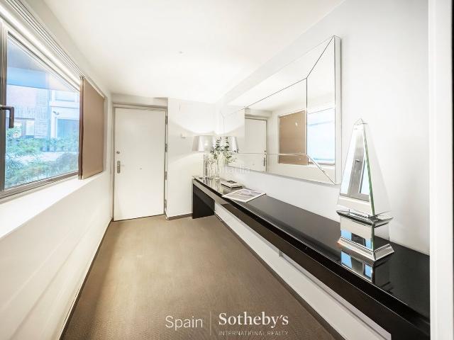 Casa en venta en Madrid, Nueva España. Chalet pareado con jardín y piscina en Nueva España Chamartín. Casas.